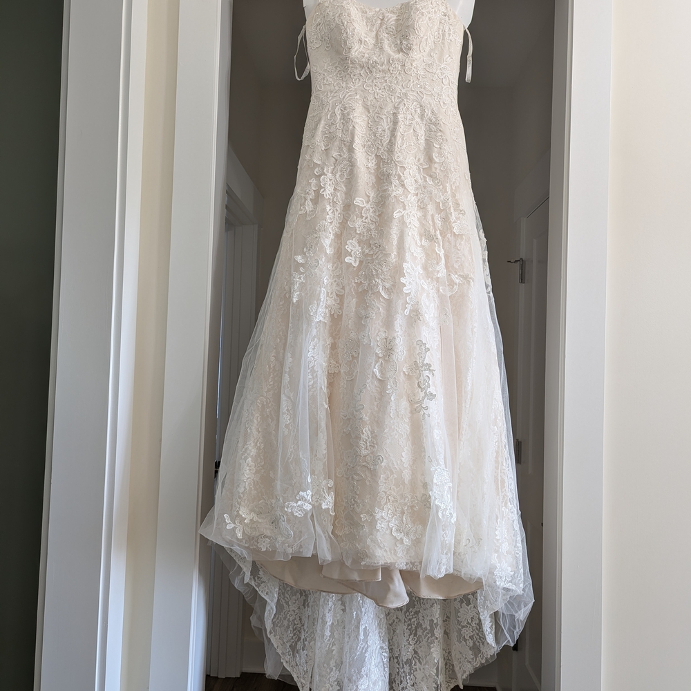 Jewel Badgley Mischka Lace Wedding Dress in Cream